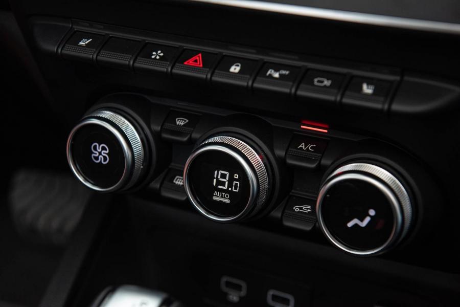 Детали интерьера Renault Arkana 2019 года  (фото 60 из 91)